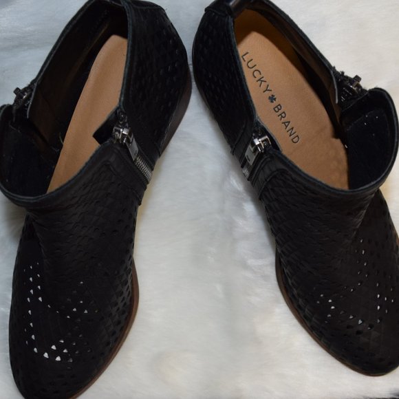 Lucky Brand Ankle Boots with eyelet pattern - Picture 2 of 5